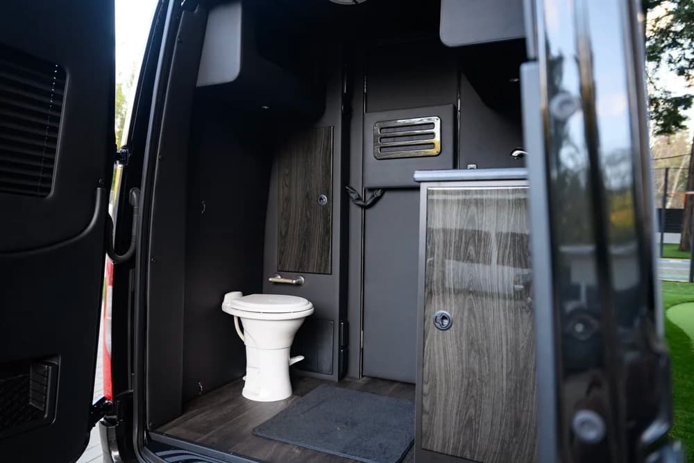 MIOR Sprinter interior detail 60
