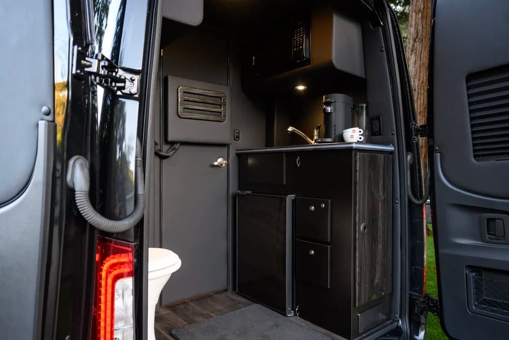 MIOR Sprinter interior detail 64