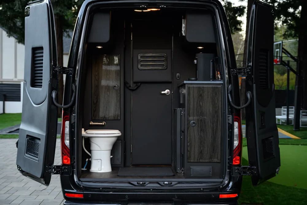 MIOR Sprinter interior detail 88